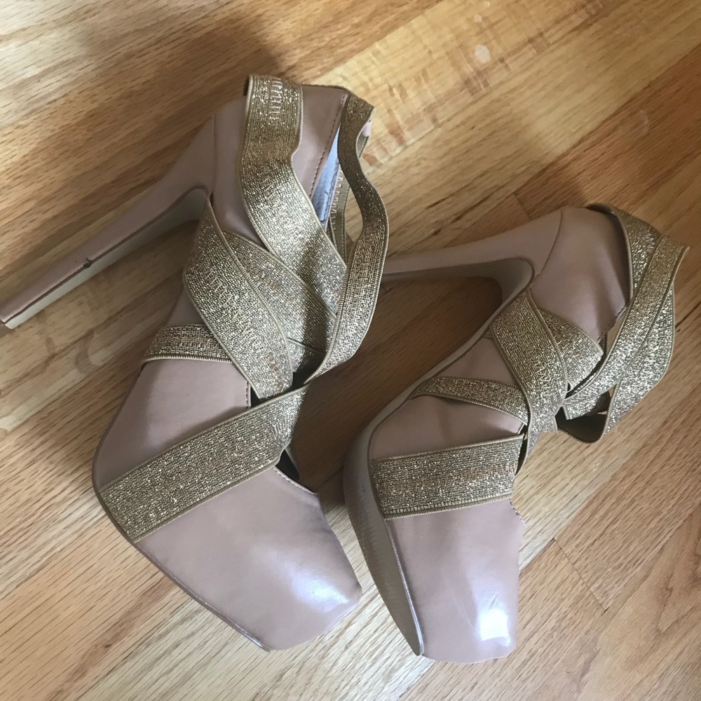 Colin Stuart stiletto, strappy gold elastic bands